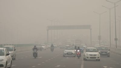 दिल्ली की हवा फिर हुई जहरीली, दिवाली से पहले ही बिगड़ा AQI स्तर