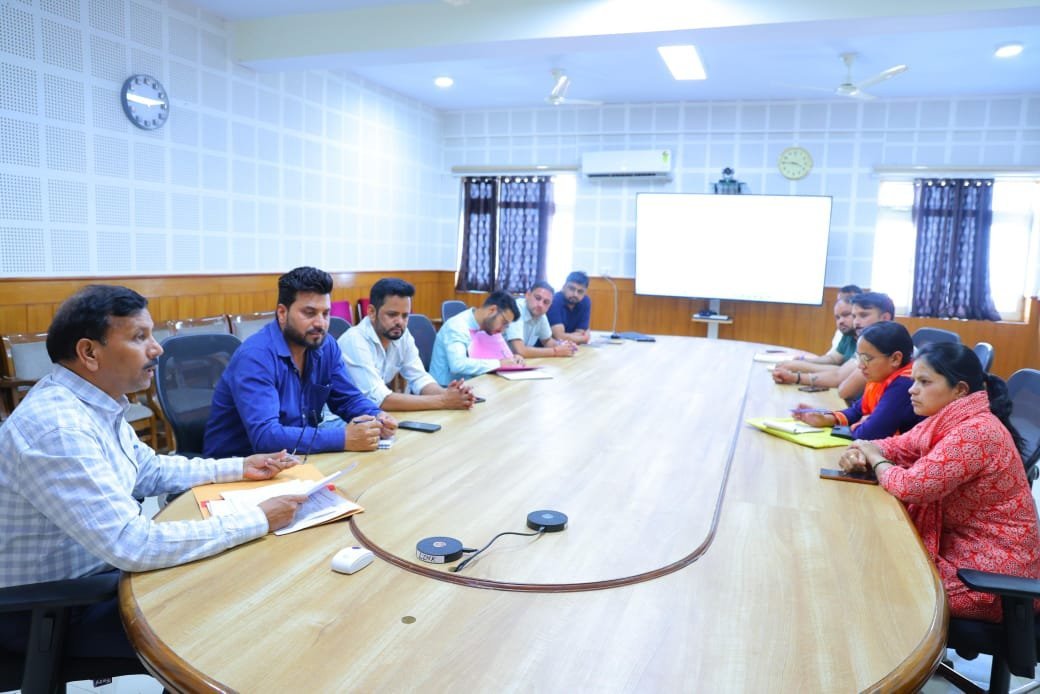 पौड़ी में विशेष गहन पुनरीक्षण कार्यक्रम को लेकर कार्मिकों को दिया प्रशिक्षण