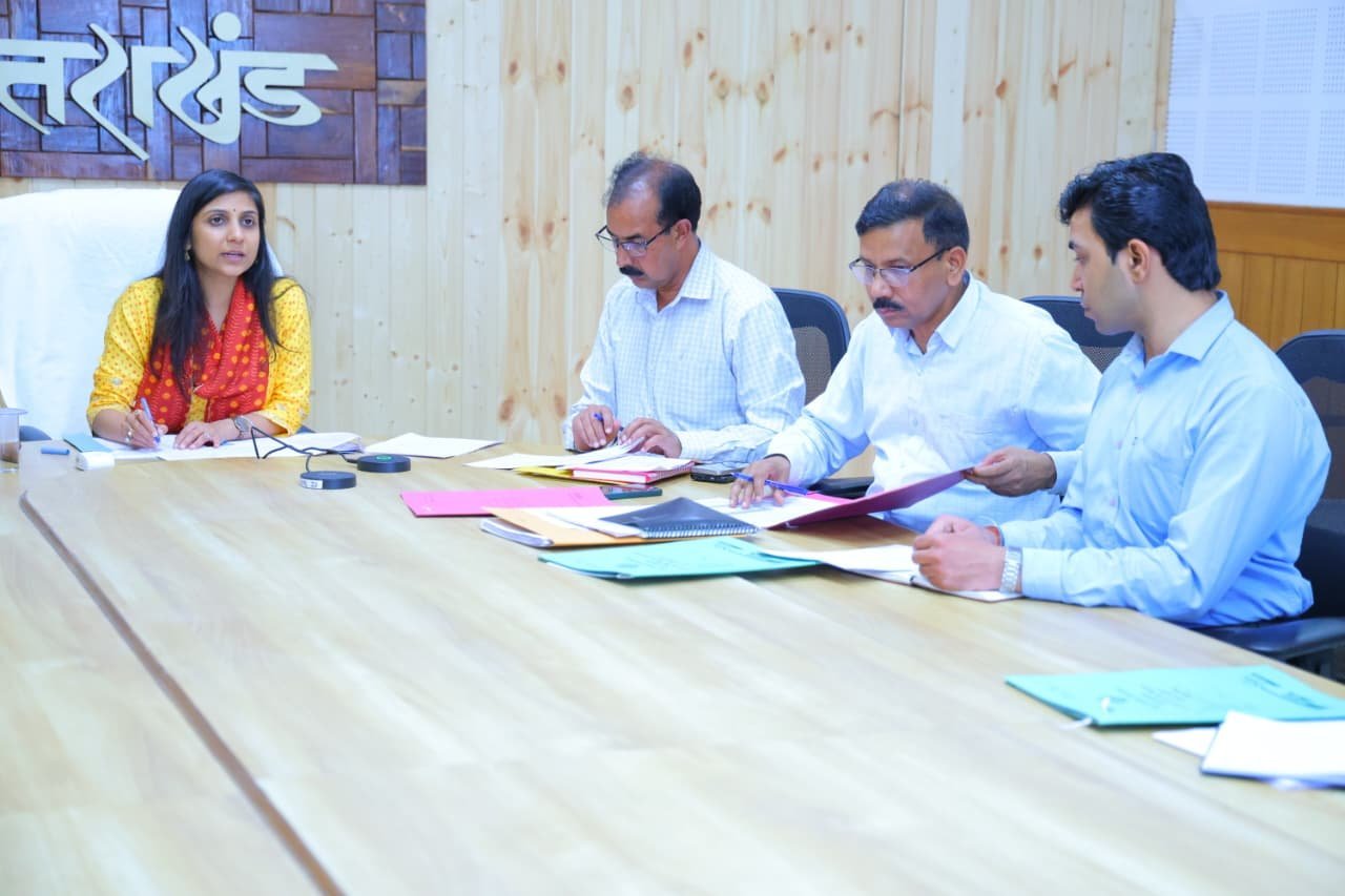 डीएम ने गणना प्रपत्रों के संकलन में तेजी और डिजिटाइजेशन प्रगति की नियमित समीक्षा के निर्देश