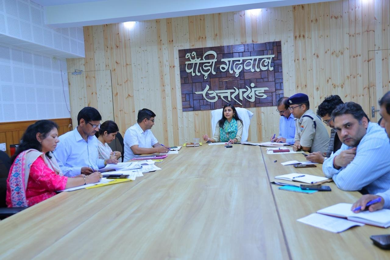अतिक्रमण के खिलाफ अभियान में और तेजी लाने के निर्देश, चिन्हीकरण और हटाने की कार्रवाई साथ-साथ चलाएं: जिलाधिकारी