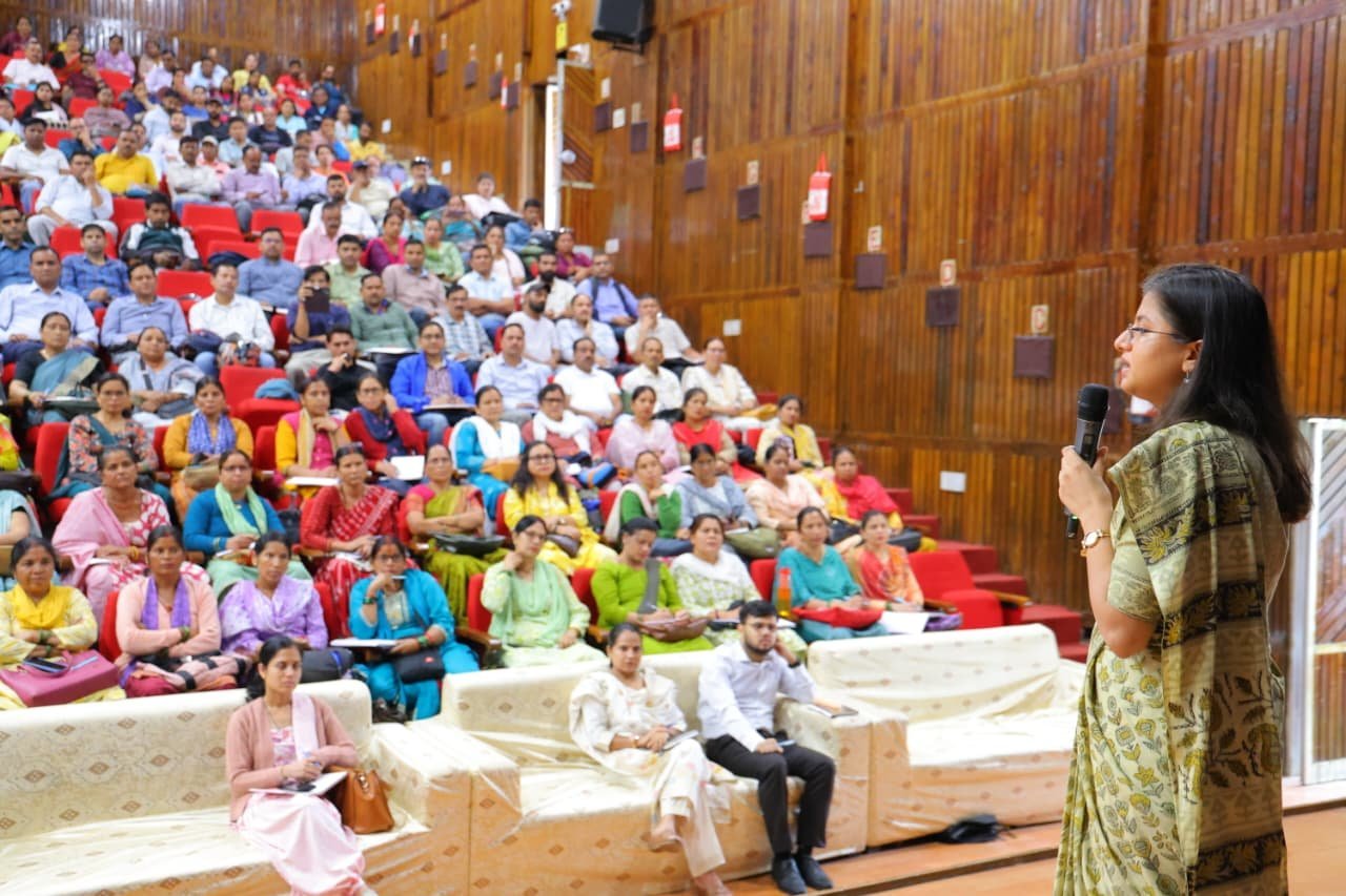 मतदाता सूची पुनरीक्षण को लेकर अधिकारियों का क्षमता संवर्धन, एईआरओ, बीएलओ एवं सुपरवाइजरों को मिला व्यवहारिक प्रशिक्षण