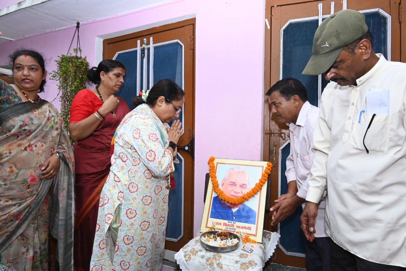 श्रद्धेय अटल बिहारी वाजपेयी जी की पुण्यतिथि पर विधानसभा अध्यक्ष ऋतु खण्डूडी भूषण ने अर्पित की श्रद्धांजलि