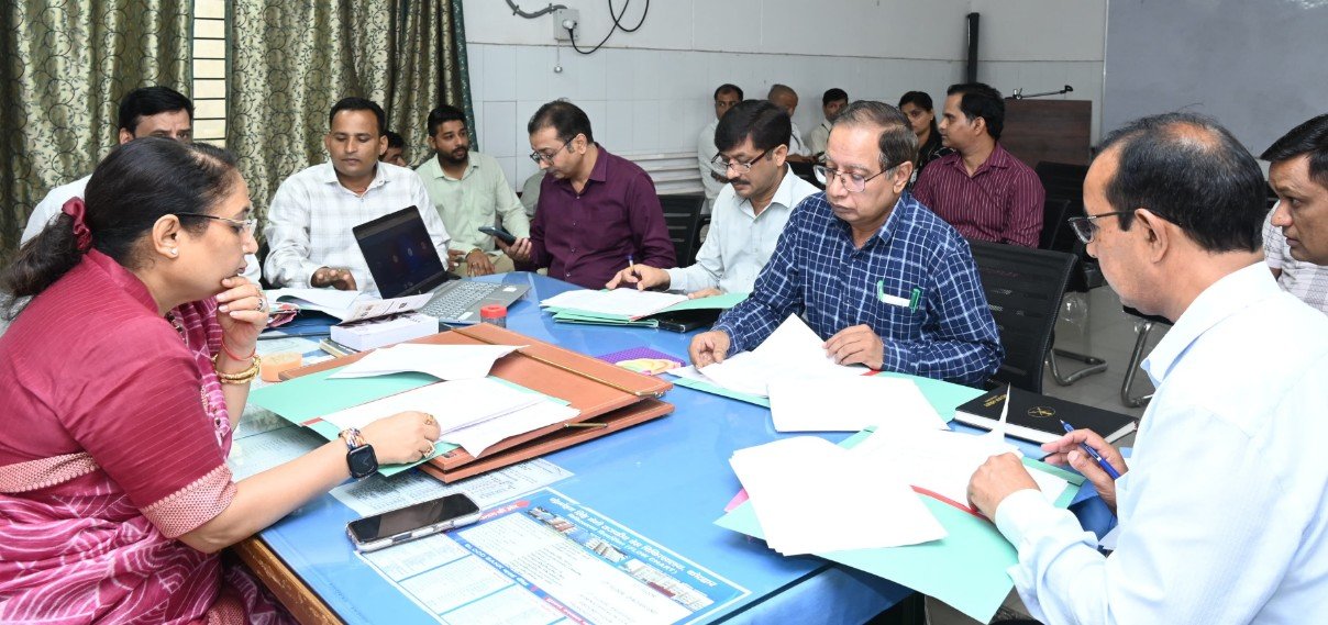 अस्पताल की व्यवस्थाओं में सुधार और मरीजों को बेहतर सुविधाएं देने पर जोर