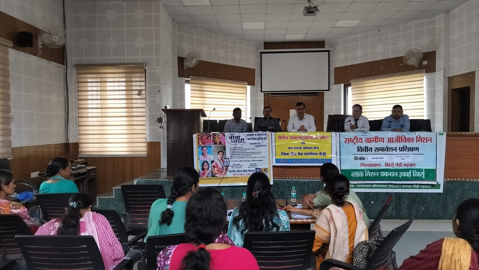 वित्तीय समावेशन से ग्रामीण महिलाओं को आर्थिक रूप से सशक्त बनाने पर जोर