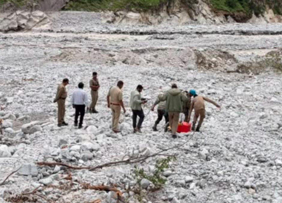 तमक नाले में लापता हवलदार पंकज की तलाश तेज, SDRF-NDRF समेत कई टीमें रेस्क्यू में जुटीं