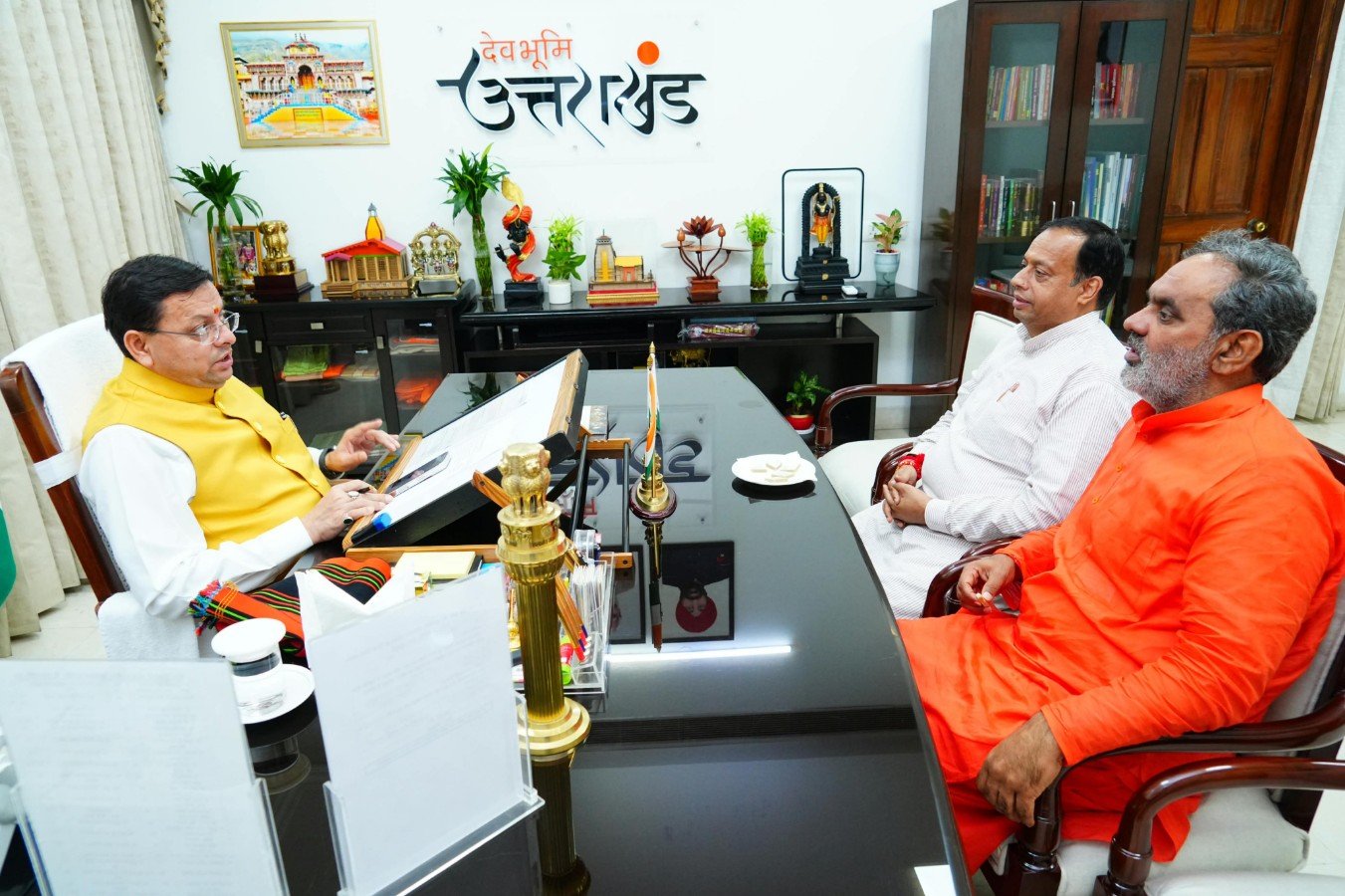 बीकेटीसी अध्यक्ष हेमंत द्विवेदी ने सीएम धामी से की मुलाकात, द्वितीय चरण की तैयारियों की दी जानकारी