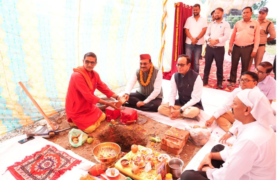 मुख्य सचिव ने किया आईआईएम काशीपुर के देहरादून कैंपस का भूमिपूजन