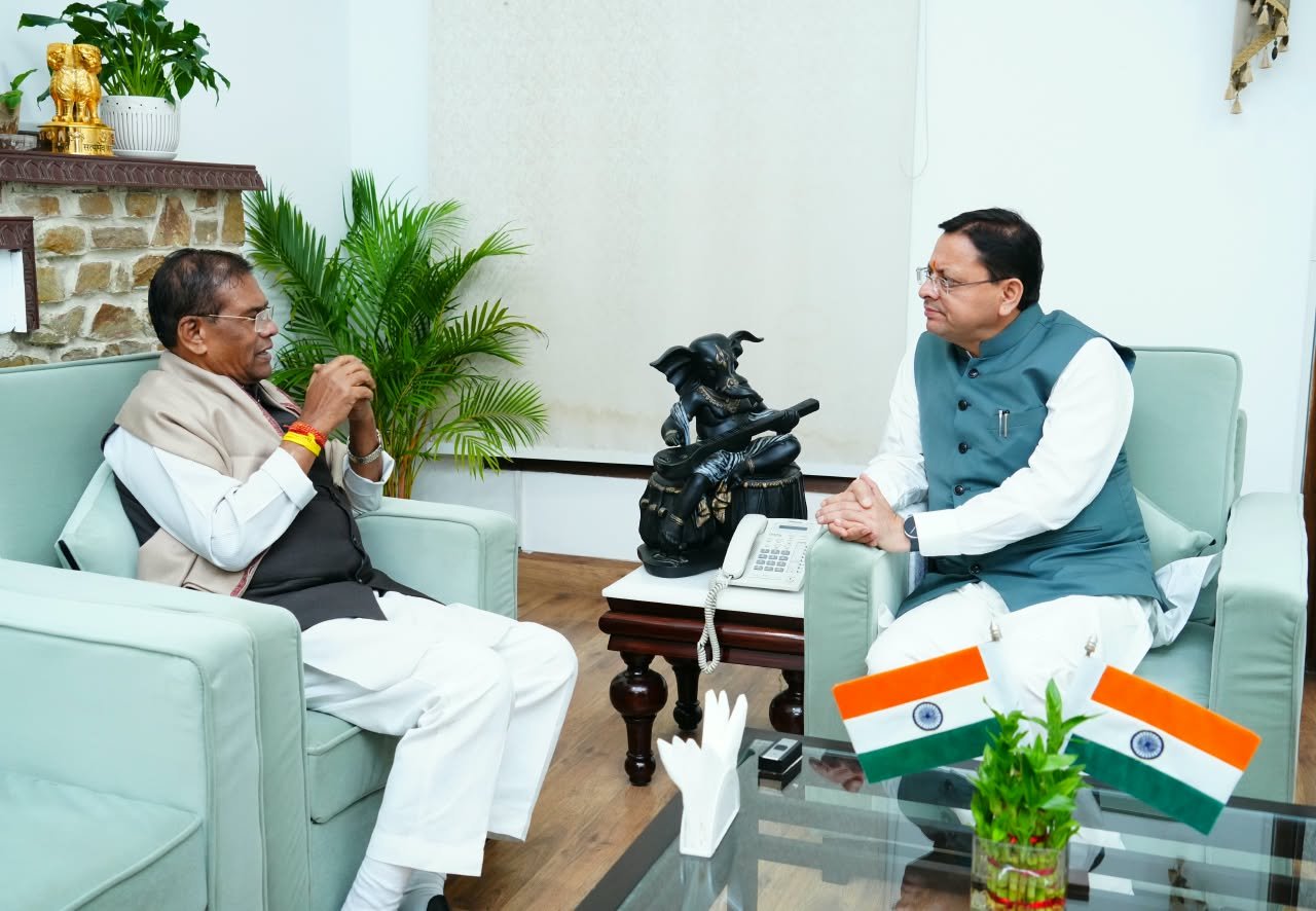 मुख्यमंत्री पुष्कर सिंह धामी से सांसद फग्गन सिंह कुलस्ते ने की शिष्टाचार भेंट